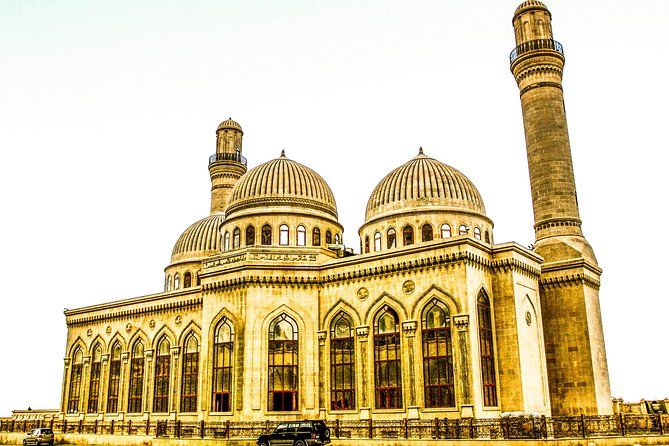4 Days Tour: Airport Pickup + Old City + Night Tour + Day Trip Baku + Gabala - Baku after dark: a different look at the capital
