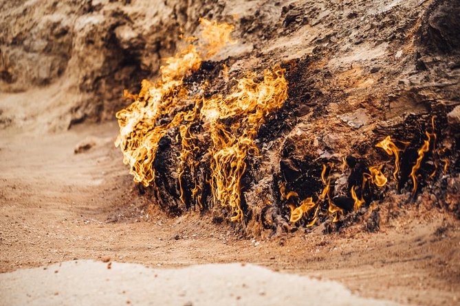 All inclusive! Qobustan, Mud Vulcano, Ateshgah & Yanardag Fire Mountain Tour - The mud volcanoes and the Lada switch