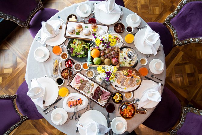 Azerbaijani Cuisine Tour - A Food Lesson Begins at the Sabir Statue