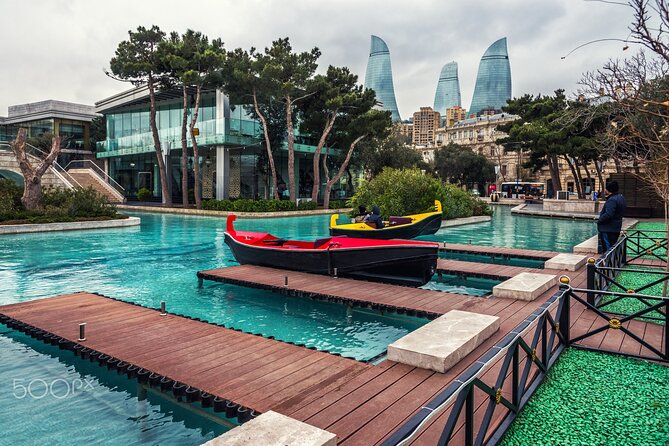 Baku City Sights Guided Night Walking Tour with Funicular - Martyrs Lane and the Eternal Fire Monument