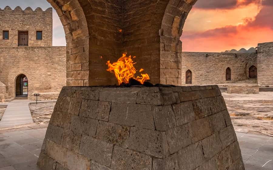 Baku: Gobustan & Absheron Group Tour + Lunch & Tickets inc - Key points at a glance