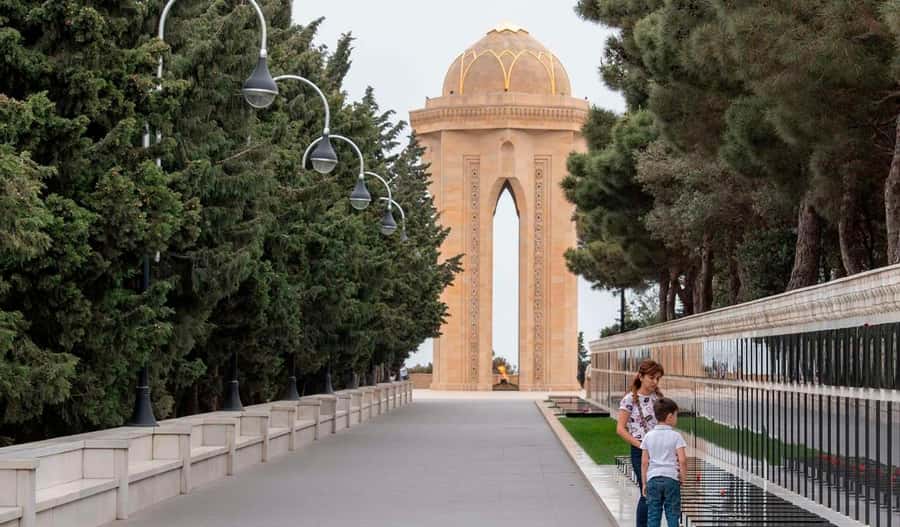 Baku: Gobustan & Absheron Group Tour + Lunch & Tickets inc - Gobustan’s ancient carvings and Petroglyph Museum