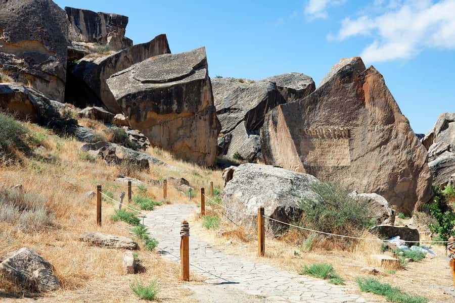 Baku: Gobustan/Absheron guided tour with lunch and tickets - Ateshgah Fire Temple and the meaning of sacred flame
