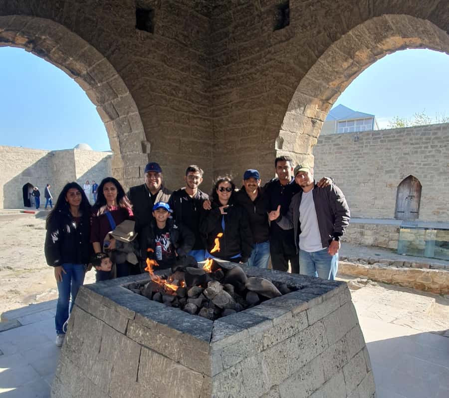 Baku: Gobustan, Mud Volcanoes, Fire Temple, & Yanar Dag Tour - A lunch break back in Baku