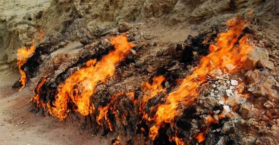 Baku:Gobustan Mud Volcanoes Temple & Entry tickets included - Ateshgah Fire Temple explains the old fire traditions