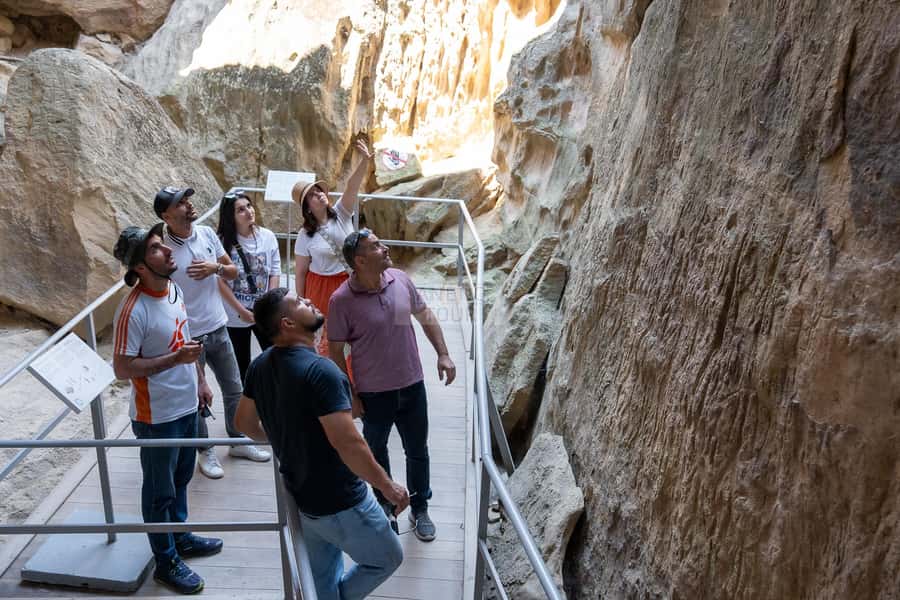 Baku: Gobustan National Reserve Guided Trip - Private - Mud volcanoes without the lava