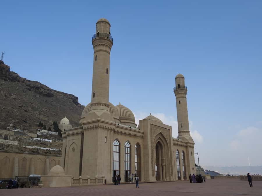 Baku: Gobustan, Volcanoes, Fire Temple and Yanardag Day Trip - Lunch at a local buffet