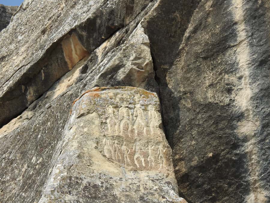Baku: Gobustan, Volcanoes, Fire Temple and Yanardag Day Trip - Bibi-Heybat and the story of Azerbaijani oil