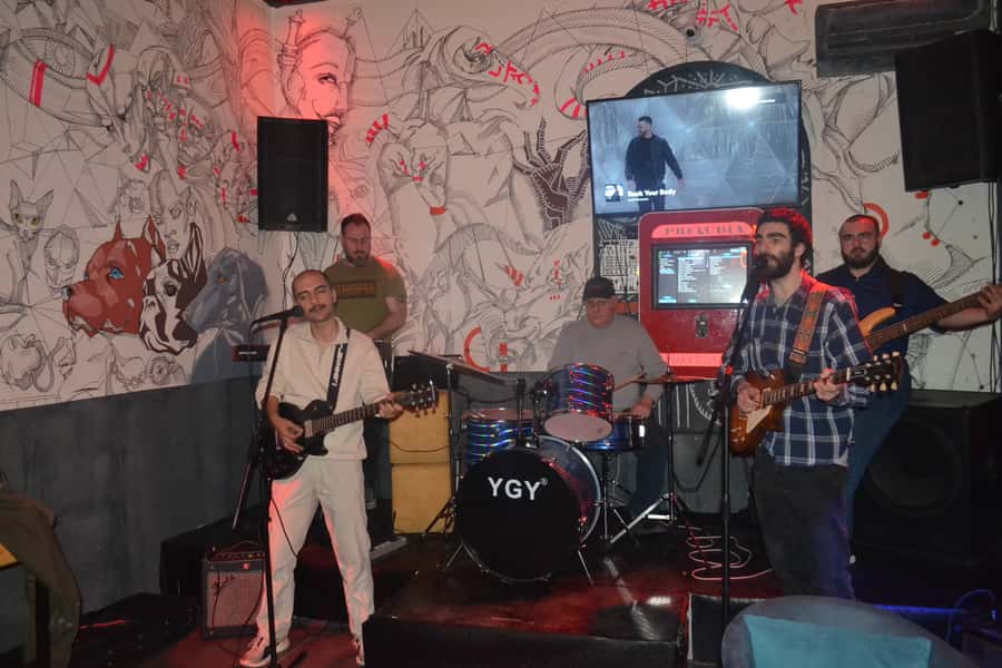 Baku: Guided Bar Crawl with Shots and Nightclub Entry - Timing, meeting details, and what to bring