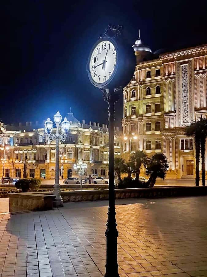 Baku: Light-Up Baku Walking Evening Tour - Why Baku looks better after dark