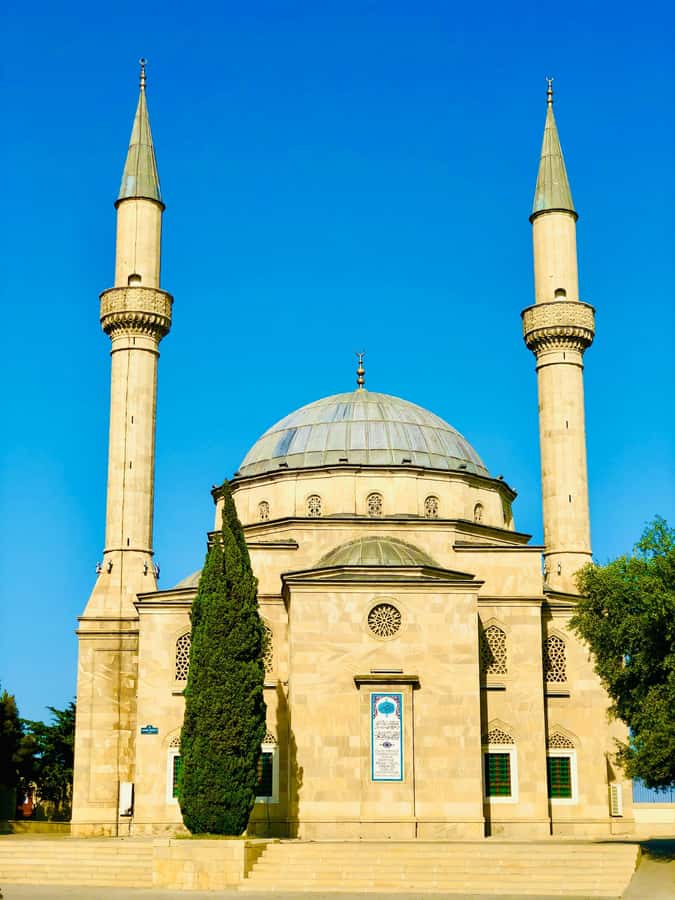 Baku: Night Panoramic Group Tour with Flame Towers 1 - The guide and language choices