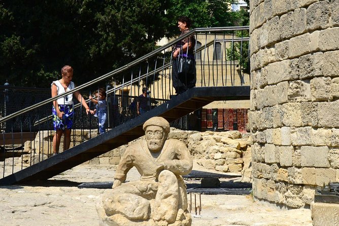Baku Old City (Icherisheher) Group Tour - What the guide adds to the walk