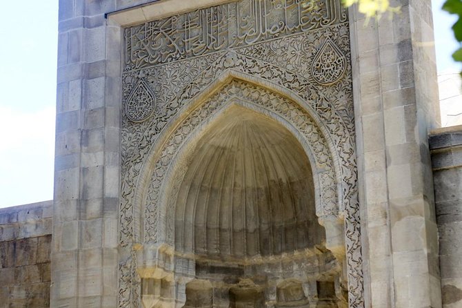 Baku Old City Tour - Vahid Monument and the final stretch