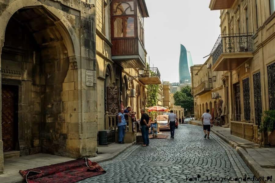Baku: Stunning Walking Tour of Historical and Modern City - Mini-Venice and the final stretch