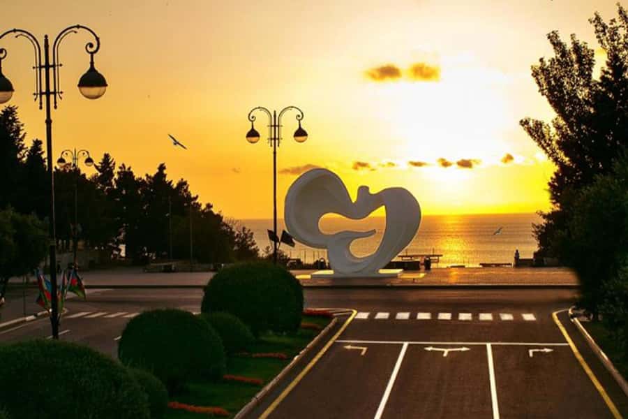 Baku: Sumgait City, Pink Lake & Vibrant Green Bazar Visit - A final architectural stop at the Heydar Aliyev Center