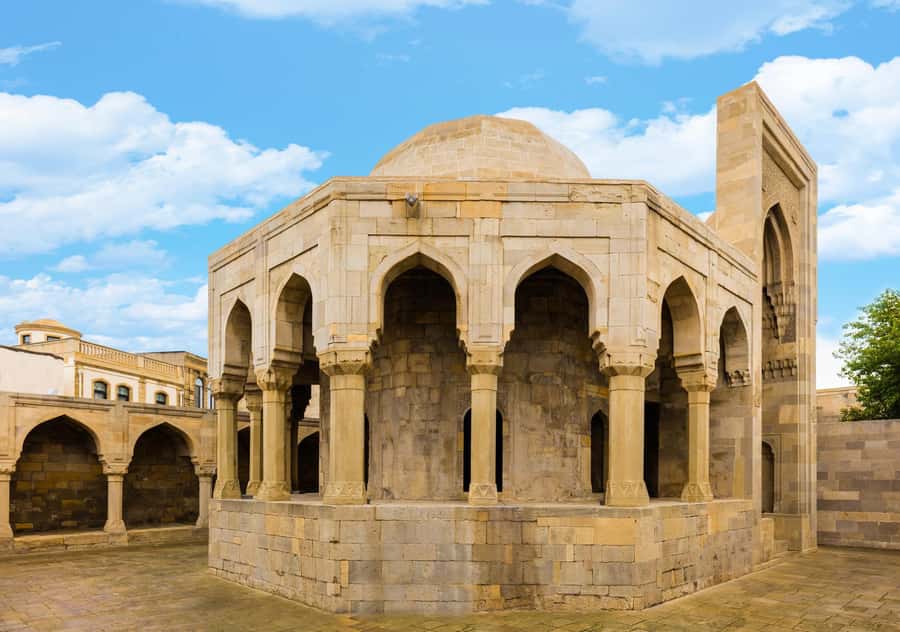 Baku: The Best 5 Sightseeing Spots Gobustan + Old City Tour - Lunch is useful, but not included
