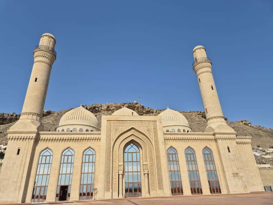 Baku: The Best 5 Sightseeing Spots Gobustan + Old City Tour - The complimentary Old City walk is a smart finish