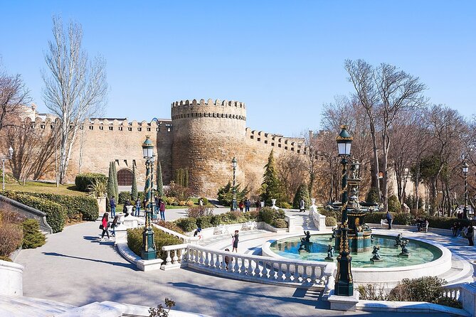 Baku Walking Tour (Old City) - Meeting the guide at the Maiden Tower