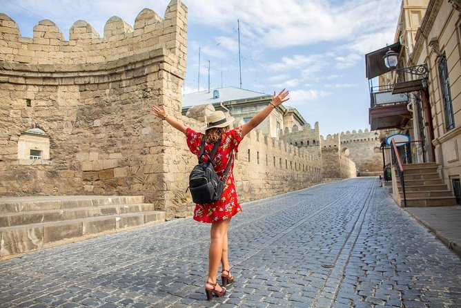 BAKU WALKING tour with the best STREET FOOD and DRINK tasting - From the main town into the walled Old Town