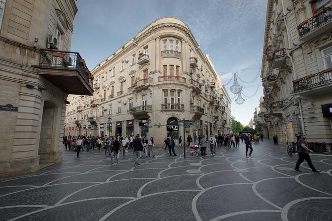 BAKU WALKING tour with the best STREET FOOD and DRINK tasting - Who should choose this Baku walk?