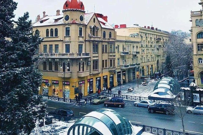 BAKU WALKING tour with the best STREET FOOD and DRINK tasting - Walking through Baku before the food stop