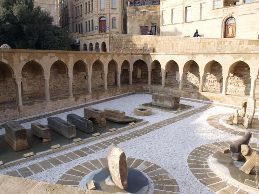 Become a Baku resident in a day - Philarmonia Garden and the Old City details