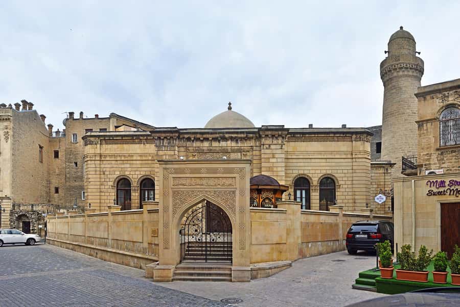 Best of Baku: 4-Hour City Tour Historic and Modern Landmarks - Highland Park and the Flame Towers