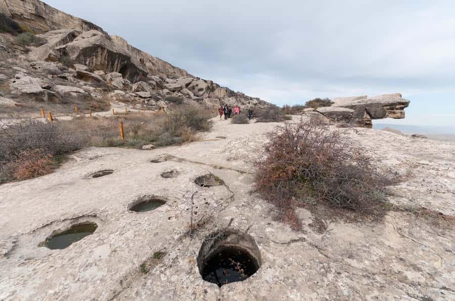 From Baku: Gobustan, Mud Volcanoes & Mosque Private Tour - Bibi-Heybat Mosque and a complicated past