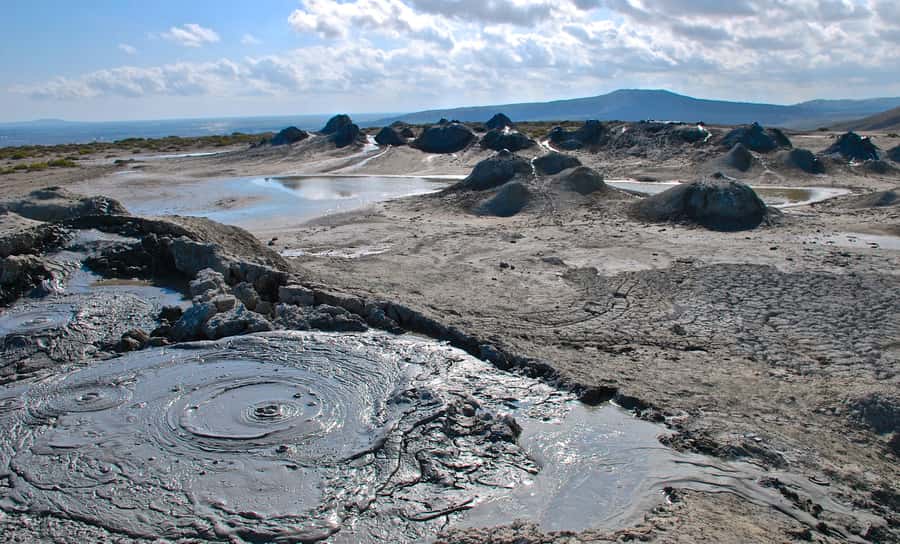From Baku: Gobustan, Mud Volcanoes & Mosque Private Tour - Reading the oldest marks at Gobustan