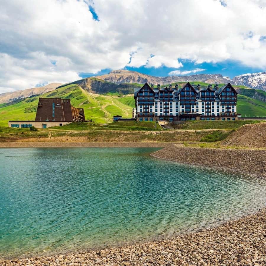 From Baku: Shahdag Mountain Resort Day Trip - The guides can shape the day
