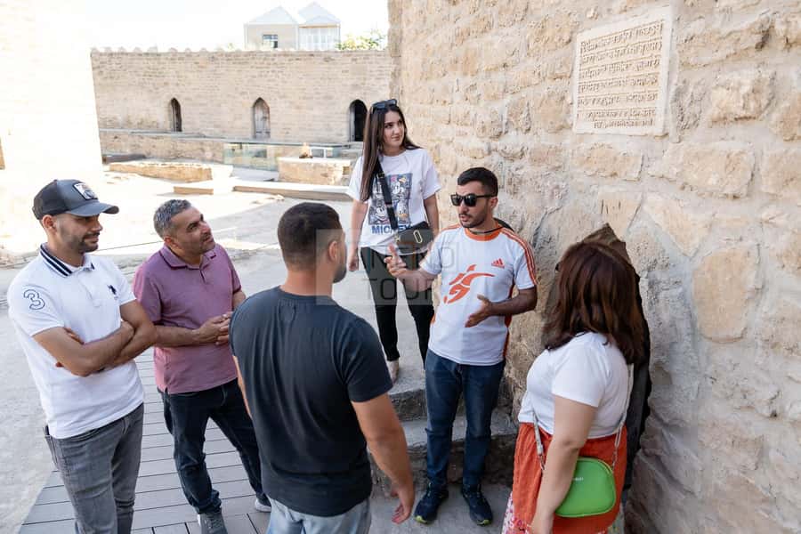 From Bakü: Sightseeing - Ateshgah - Yanardag - Gobustan - Yanardag, where the earth itself burns