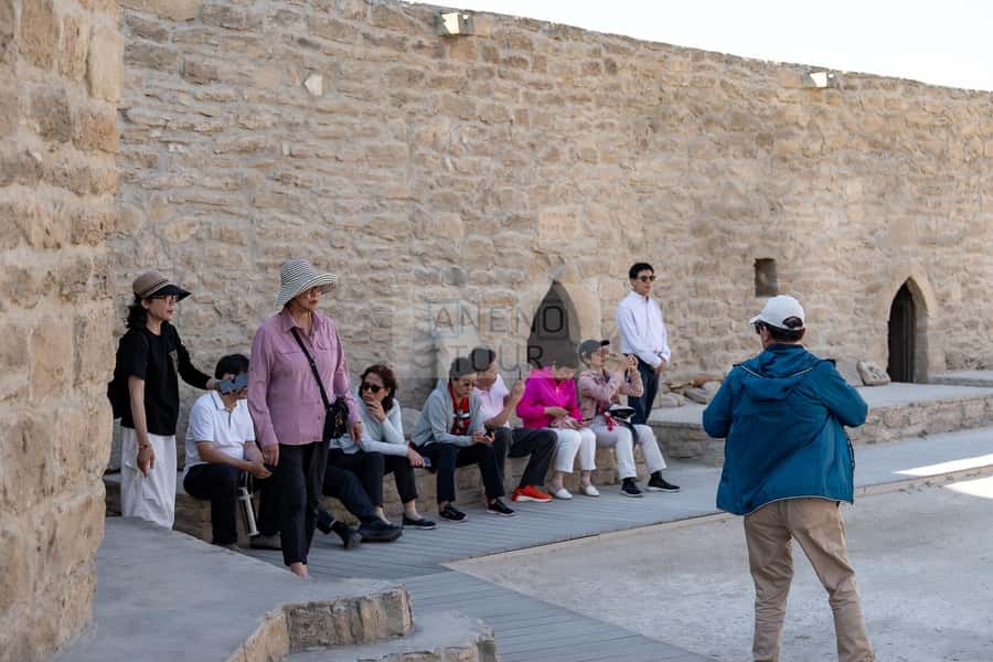 From Bakü: Sightseeing - Ateshgah - Yanardag - Gobustan - Lunch, entrance fees, and the real value of $116