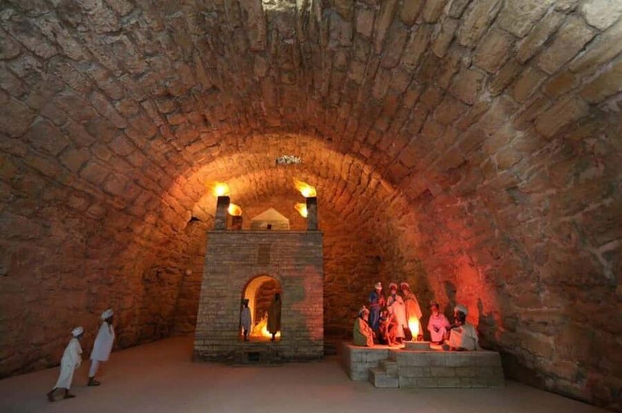 Gobustan and Fire temple Tour with Polish speaking guide - Ateshgah Fire Temple and the old meaning of natural flame