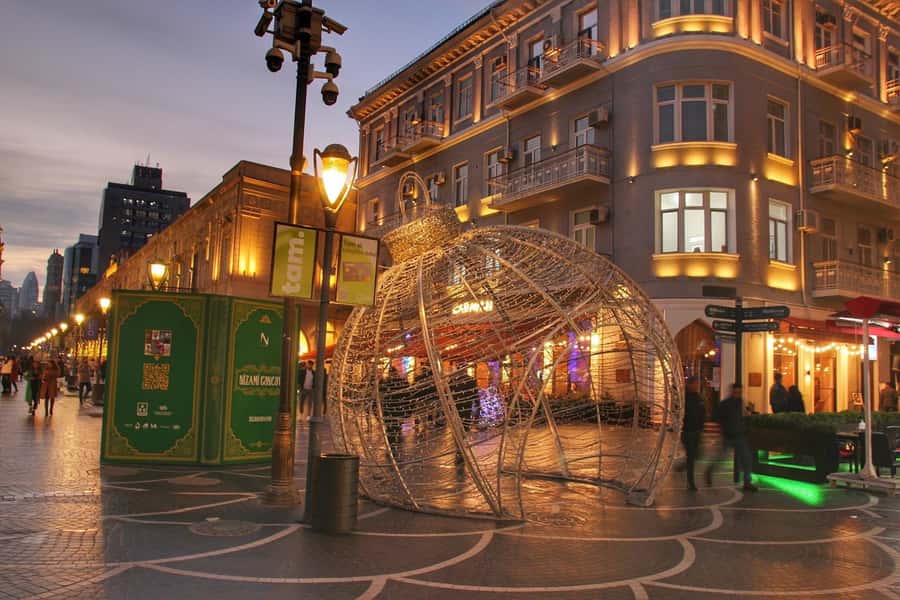 Incredible Baku Nights Panoramic Tour - Weather, clothing, and practical limits