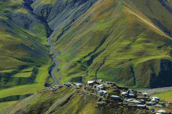 Khinalig - Gleykhudat 1 day hiking tour - The early start from Baku
