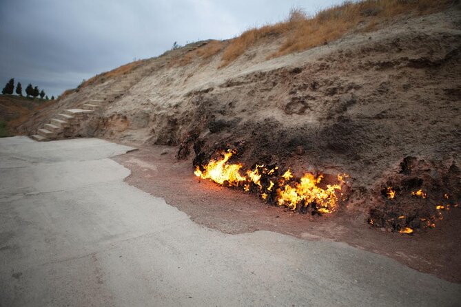 Mystic Ateshgah and Yanar Dag Tour - Why These Two Fires Matter Outside Baku