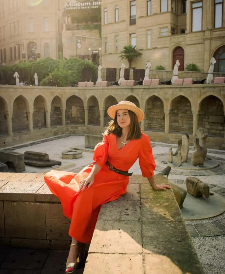 Private Baku Old City Photoshoot - Who should book this private session?