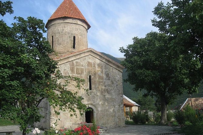 Private Sheki Tour - Kish Church explains a lesser-known chapter