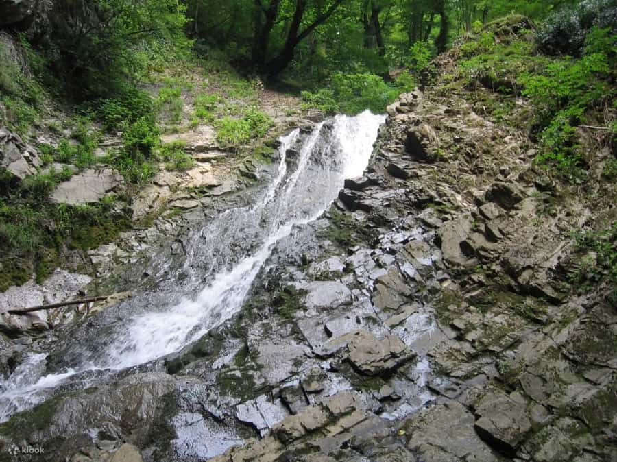 Shamakhi and Gabala Guided Day Tour - Diri-Baba Mausoleum and its cliffside setting