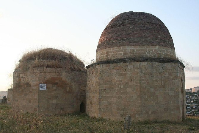 Shamakhi & Lahij Tour - Diri Baba’s cliffside setting